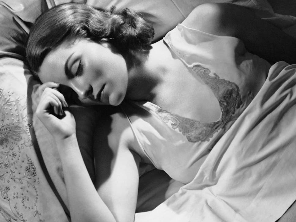 Winter mornings mean Britons spending longer in bed, claims study